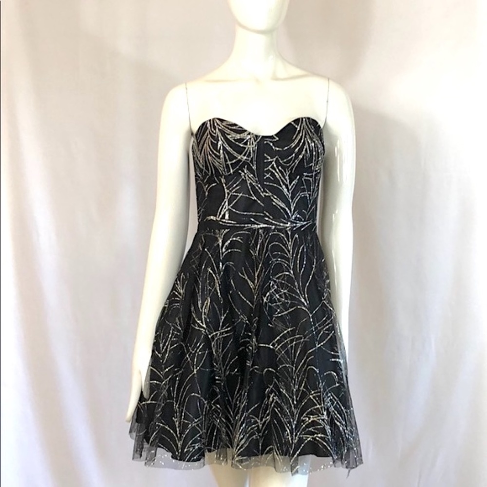 GB -NEW STRAPLESS PROM DRESS